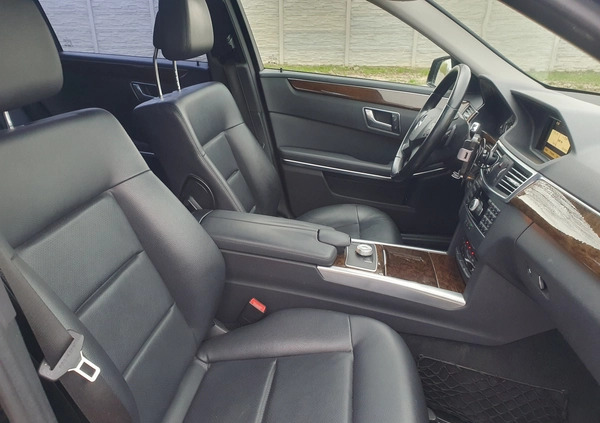Mercedes-Benz Klasa E cena 52500 przebieg: 252000, rok produkcji 2012 z Włodawa małe 562